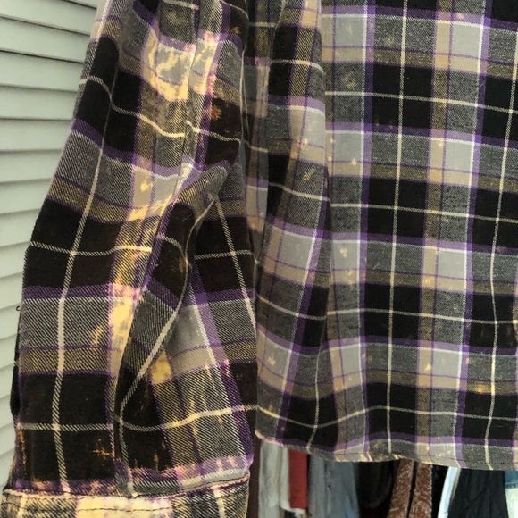 URBAN OUTFITTERS FLANNEL - Picture 3 of 3